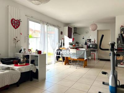 For sale Lucon 3 rooms 65 m2 Vendee (85400) photo 2