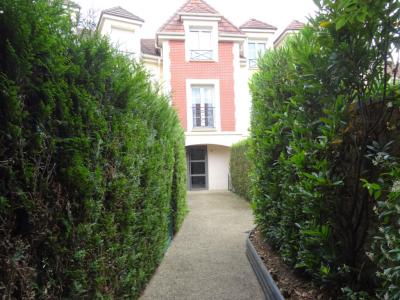 For rent Montigny-le-bretonneux 2 rooms 42 m2 Yvelines (78180) photo 0