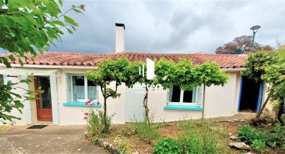 For sale Lucon 3 rooms 45 m2 Vendee (85400) photo 1