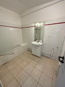 For rent Reims 3 rooms 51 m2 Marne (51100) photo 2