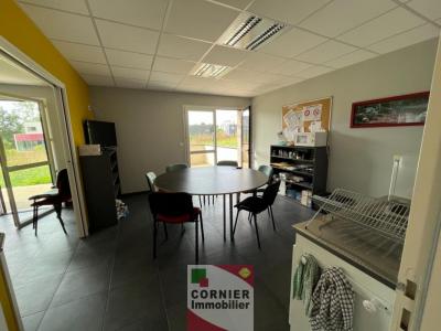 Louer Local commercial 68 m2 Chateaubourg