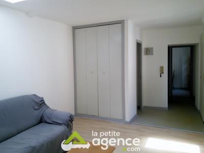 For rent Mehun-sur-yevre 1 room 31 m2 Cher (18500) photo 0