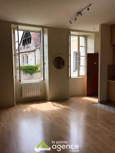 For sale Bourges 1 room 27 m2 Cher (18000) photo 1