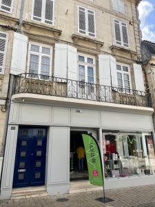 For sale Saint-jean-d'angely ST JEAN D'ANGELY CENTRE 5 rooms 315 m2 Charente maritime (17400) photo 1