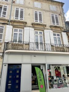 For sale Saint-jean-d'angely ST JEAN D'ANGELY CENTRE 5 rooms 315 m2 Charente maritime (17400) photo 2