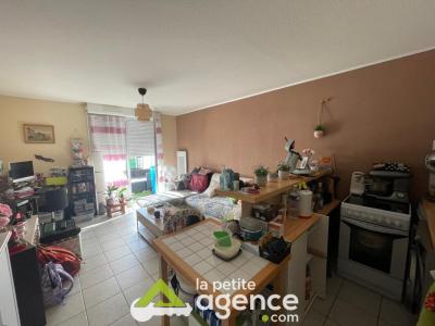 For sale Bourges 2 rooms 40 m2 Cher (18000) photo 2