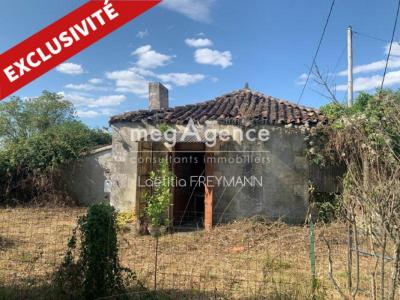 For sale Saint-jean-d'angely 3 rooms 70 m2 Charente maritime (17400) photo 1