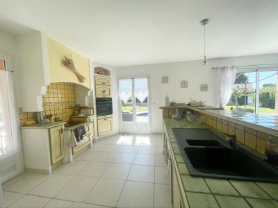 For sale Taillades 4 rooms 103 m2 Vaucluse (84300) photo 2