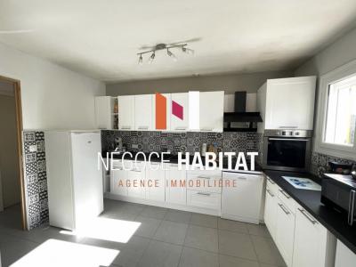 For sale Lunel 4 rooms 82 m2 Herault (34400) photo 2