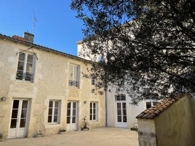 For sale Saint-jean-d'angely ST JEAN D'ANGELY CENTRE 16 rooms 449 m2 Charente maritime (17400) photo 1