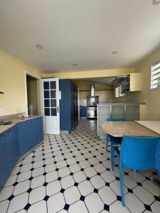 For sale Baie-mahault 5 rooms 180 m2 Guadeloupe (97122) photo 2