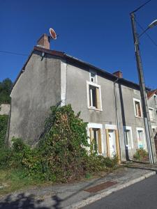 For sale Bourganeuf 4 rooms 103 m2 Creuse (23400) photo 2