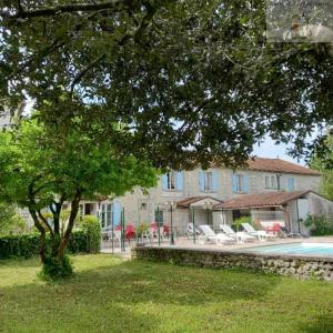 For sale Aubeterre-sur-dronne 22 rooms 720 m2 Charente (16390) photo 0