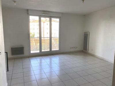 For sale Nimes 2 rooms 49 m2 Gard (30000) photo 2