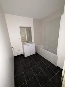 For rent Oyonnax 3 rooms 63 m2 Ain (01100) photo 4