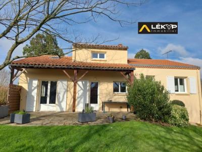 For sale Herbiers 7 rooms 129 m2 Vendee (85500) photo 0