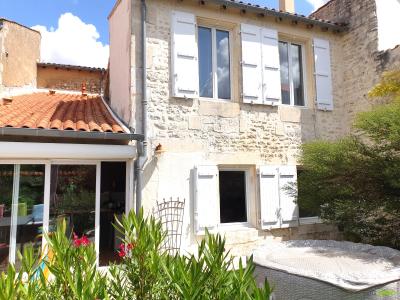 For sale Saint-jean-d'angely 5 rooms 186 m2 Charente maritime (17400) photo 1