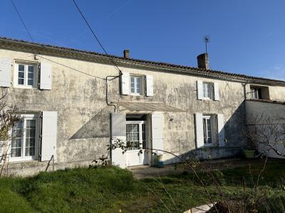 For sale Saint-jean-d'angely PROCHE DE LOULAY 4 rooms 93 m2 Charente maritime (17400) photo 1