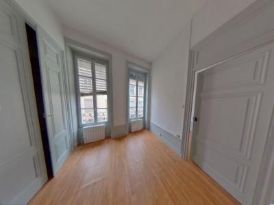 For rent Lyon-7eme-arrondissement 2 rooms 64 m2 Rhone (69007) photo 1