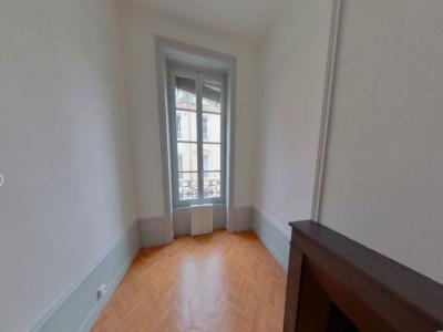 For rent Lyon-7eme-arrondissement 2 rooms 64 m2 Rhone (69007) photo 2