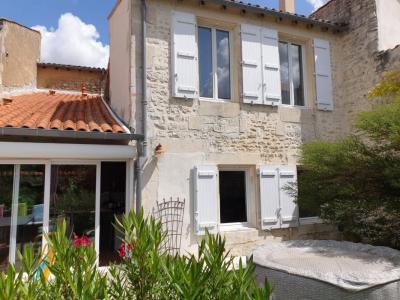 For sale Saint-jean-d'angely 5 rooms 186 m2 Charente maritime (17400) photo 0