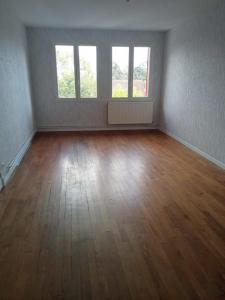 For rent Huriel 3 rooms 86 m2 Allier (03380) photo 1