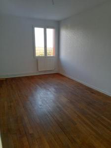 For rent Huriel 3 rooms 86 m2 Allier (03380) photo 3