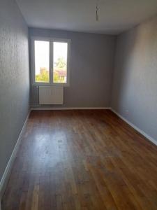 For rent Huriel 3 rooms 86 m2 Allier (03380) photo 4