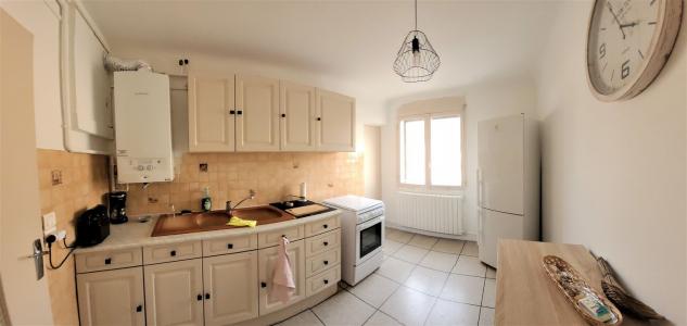For rent Arles 3 rooms 60 m2 Bouches du Rhone (13200) photo 3