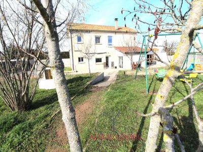 For sale Ouches 4 rooms 105 m2 Loire (42155) photo 3
