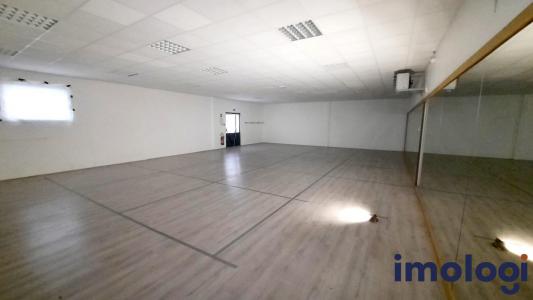 For rent Pontarlier 511 m2 Doubs (25300) photo 2