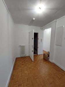 For rent Rueil-malmaison 5 rooms 85 m2 Hauts de Seine (92500) photo 3