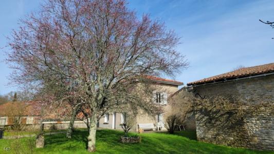 For sale Champagne-mouton 4 rooms 111 m2 Charente (16350) photo 1