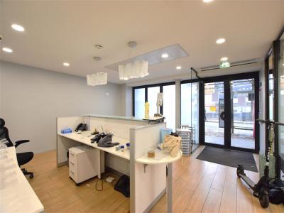 For rent Paris-17eme-arrondissement 195 m2 Paris (75017) photo 0