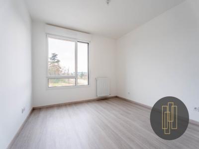 For sale Bron 4 rooms 85 m2 Rhone (69500) photo 4