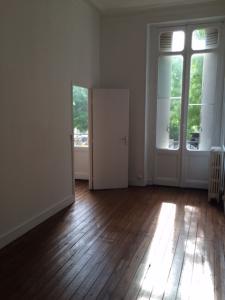 For rent Bordeaux 3 rooms 75 m2 Gironde (33000) photo 2