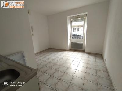 For rent Guingamp 1 room 15 m2 Cotes d'armor (22200) photo 0