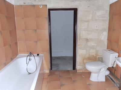 For rent Arles 3 rooms 75 m2 Bouches du Rhone (13200) photo 4