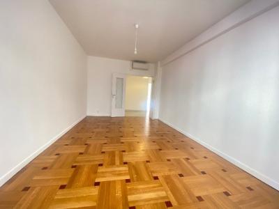 Louer Appartement 77 m2 Nice
