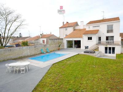 For sale Lucon 13 rooms 309 m2 Vendee (85400) photo 0