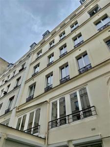 Louer Bureau Paris-10eme-arrondissement 42408 euros
