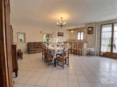 For sale Saint-jean-d'angely 3 rooms 121 m2 Charente maritime (17400) photo 0