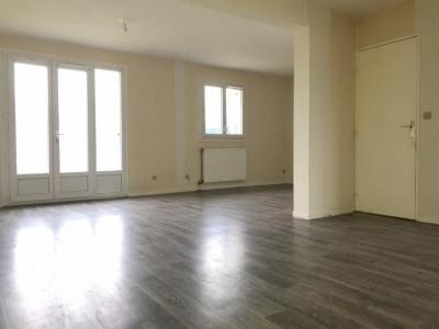 For sale Montmarault 3 rooms 91 m2 Allier (03390) photo 2