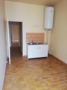 For rent Avallon 3 rooms 74 m2 Yonne (89200) photo 2