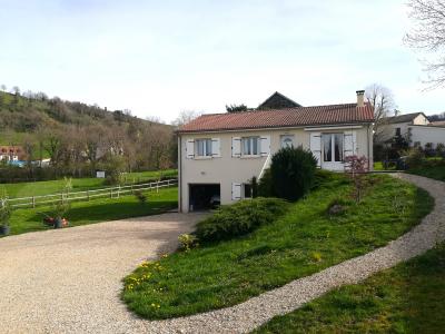 For sale Jussac 4 rooms 87 m2 Cantal (15250) photo 0