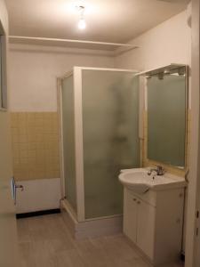 For rent Reims 2 rooms 35 m2 Marne (51100) photo 3