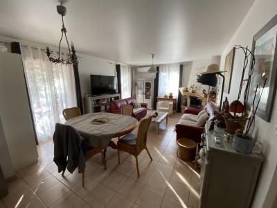 For sale Istres 5 rooms 97 m2 Bouches du Rhone (13800) photo 2