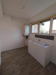 For sale Tourcoing 4 rooms 78 m2 Nord (59200) photo 2