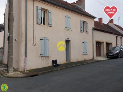 For sale Commentry 3 rooms 71 m2 Allier (03600) photo 0