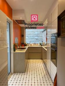 For sale Lille 6 rooms 156 m2 Nord (59000) photo 2